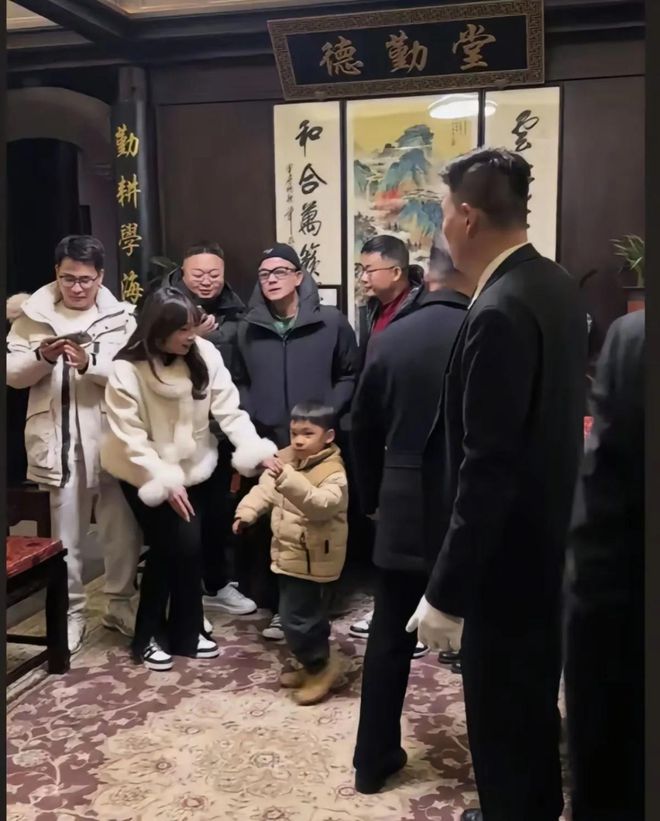 跑黄山吃火锅岳父机场同行个子比他还矮PG麻将胡了2郭富城学精了再回安徽(图2)